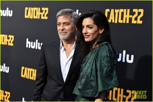 george-clooney-amal-catch-22-premiere-14.jpg