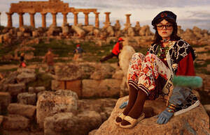 gucci-pre-fall-2019-ad-campaign-the-impression-02.thumb.jpg.ab0790a4b66cf00eba6a156708749c9b.jpg