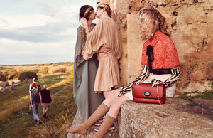 gucci-pre-fall-2019-ad-campaign-the-impression-09.thumb.jpg.cc16e373eb327599334b9806cafaa749.jpg