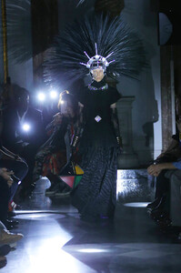 gucci-resort-2020-fashion-show-the-impression-001.thumb.jpg.309fb642919169d474bb2810cffdcd6e.jpg
