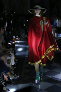 gucci-resort-2020-fashion-show-the-impression-006.thumb.jpg.b277a38986dfff14891ce0d4ce673965.jpg