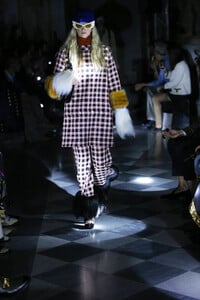 gucci-resort-2020-fashion-show-the-impression-018.thumb.jpg.6ffefcbed34b70571ce80531318e8d97.jpg