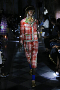 gucci-resort-2020-fashion-show-the-impression-021.thumb.jpg.20dbd4eb8a3dfe4bdd93a6d6edf06049.jpg