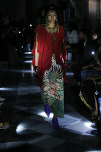 gucci-resort-2020-fashion-show-the-impression-032.thumb.jpg.5e345623df1db150426d6edb4c0cbf35.jpg