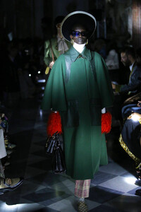gucci-resort-2020-fashion-show-the-impression-046.thumb.jpg.31afa866552f82d793a6879152684292.jpg