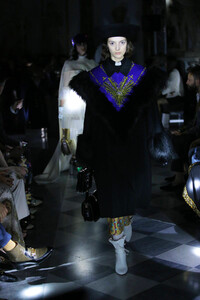 gucci-resort-2020-fashion-show-the-impression-058.thumb.jpg.e767cf5db0bfb1af474ad320d265d30d.jpg