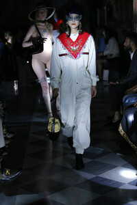 gucci-resort-2020-fashion-show-the-impression-067.thumb.jpg.2f295b3bf83b19a4e6a0f6d067fa7a88.jpg