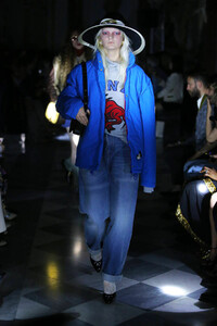 gucci-resort-2020-fashion-show-the-impression-087.thumb.jpg.90795f0fc1c146d931cd644b1ab739cf.jpg