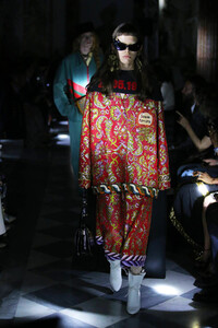 gucci-resort-2020-fashion-show-the-impression-091.thumb.jpg.739550bedae4ce66414e6f4b89f38829.jpg