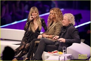 heidi-klum-joined-by-tyra-banks-fiance-tom-kaulitz-at-germanys-next-top-model-live-final-13.jpg