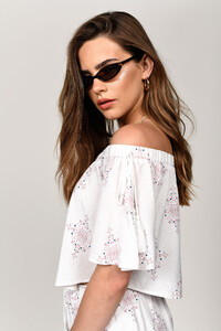 ivory-multi-on-the-edge-tiegan-print-off-shoulder-top_002.jpg