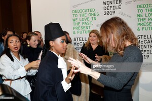 janelle-monae-and-stella-mccartney-pose-after-the-stella-mccartney-picture-id1133555088.jpg