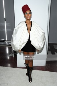 janelle-monae-attends-the-giambattista-valli-show-as-part-of-the-picture-id1133581909.jpg