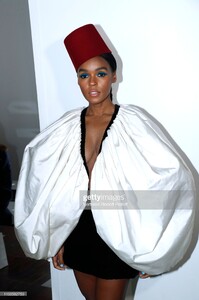 janelle-monae-attends-the-giambattista-valli-show-as-part-of-the-picture-id1133582750.jpg