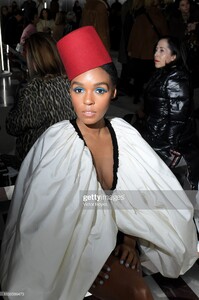 janelle-monae-attends-the-giambattista-valli-show-as-part-of-the-picture-id1133586475.jpg
