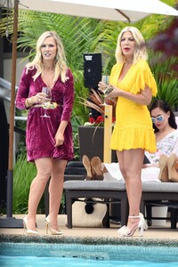 jennie-garth-and-tori-spelling-beverly-hills-90210-set-in-vancouver-05-29-2019-1.jpg