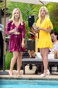 jennie-garth-and-tori-spelling-beverly-hills-90210-set-in-vancouver-05-29-2019-3.jpg