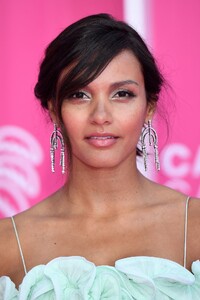 jessica-lucas-2nd-canneseries-international-series-festival-in-cannes-04-09-2019-6.thumb.jpg.136f6b8fa1c9658d26c52be6b1f43e6f.jpg