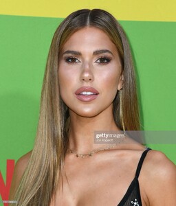 kara-del-toro-attends-the-premiere-of-netflixs-always-be-my-maybe-at-picture-id1151096620.jpg