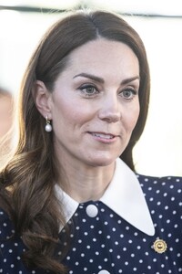 kate-middleton-75th-anniversary-of-d-day-exhibition-at-bletchley-park-05-14-2019-6.jpg