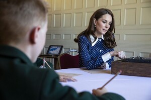 kate-middleton-75th-anniversary-of-d-day-exhibition-at-bletchley-park-05-14-2019-9.jpg