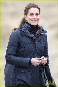 kate-middleton-prince-william-beach-wales-18.jpg