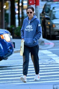 katie-holmes-out-in-nyc-05-07-2019-5.jpg