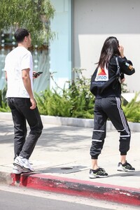 kendall-jenner-and-fai-khadra-lunch-together-at-toast-in-west-hollywood-05-28-2019-3.jpg