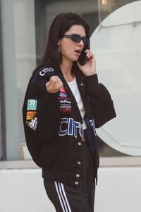 kendall-jenner-and-fai-khadra-lunch-together-at-toast-in-west-hollywood-05-28-2019-5.jpg