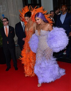 kendall-jenner-and-kylie-jenner-2019-met-gala-0.jpg