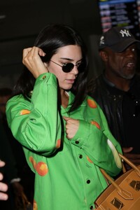 kendall-jenner-nice-airport-05-22-2019-0.jpg