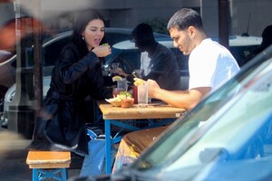 kendall-jenner-out-for-lunch-in-la-05-16-2019-2.jpg