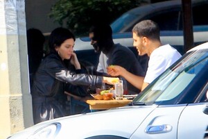 kendall-jenner-out-for-lunch-in-la-05-16-2019-4.jpg