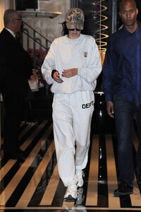kendall-jenner-steps-out-of-the-mark-hotel-in-new-york-05-03-2019-8.jpg