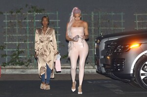 khloe-kardashian-leaves-launch-event-for-kylie-jenner-s-skincare-line-in-west-hollywood-05-21-2019-3.jpg