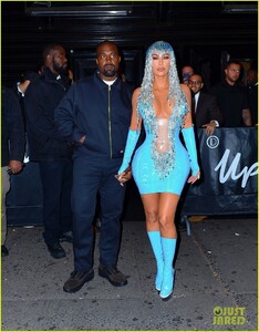 kim-kardashian-channels-cher-at-met-gala-2019-after-party-02.thumb.jpg.1131cfec169663086c638fa438cdcf07.jpg