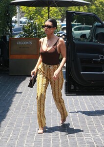 kourtney-kardashian-cecconi-s-west-hollywood-05-30-2019-7.jpg