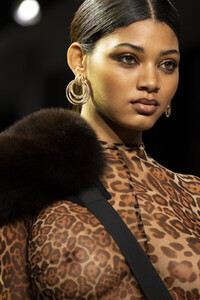 laquan-smith-clp-rf19-0100.thumb.jpg.a7aab7b42b27ef0de5c79db2d2b20646.jpg