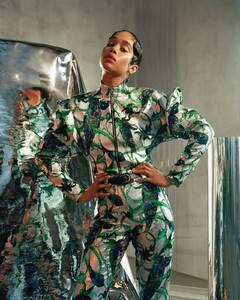 laura-harrier-the-september-issues-spring-2019-2.thumb.jpg.ce45c05c38ba545d511020438de519e4.jpg