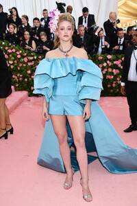 lili-reinhart-2019-met-gala-1.jpg