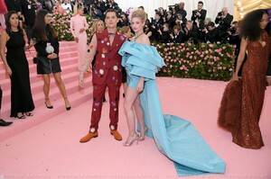 lili-reinhart-2019-met-gala-11.jpg