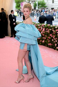 lili-reinhart-2019-met-gala-12.jpg