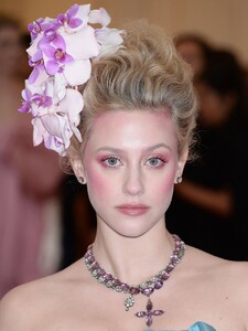 lili-reinhart-2019-met-gala-5.jpg