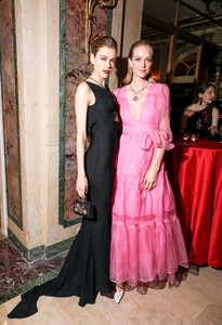 lindsay-ellingson-veniceball-4-30-19-016.thumb.jpg.6c202cf5318b0268e30567f269cbabae.jpg
