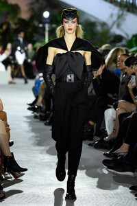 louis-vuitton-cruise-2020-fashion-show-the-impression-016.thumb.jpg.f0de75b3062d627d9f826ac666512200.jpg
