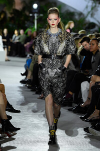 louis-vuitton-cruise-2020-fashion-show-the-impression-040.thumb.jpg.89cae9df9065ddc4c51b271ed8de024c.jpg
