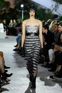 louis-vuitton-cruise-2020-fashion-show-the-impression-047.thumb.jpg.b9e13f9ea89fa0b9b98cf8bb2c04c083.jpg