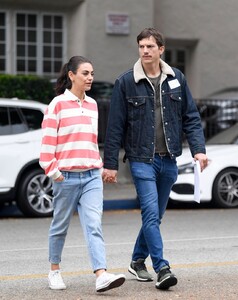 mila-kunis-and-ashton-kutcher-out-in-los-angeles-05-15-2019-2.jpg