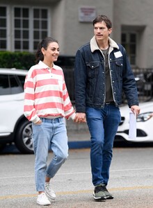 mila-kunis-and-ashton-kutcher-out-in-los-angeles-05-15-2019-3.jpg