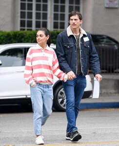 mila-kunis-and-ashton-kutcher-out-in-los-angeles-05-15-2019-4.jpg